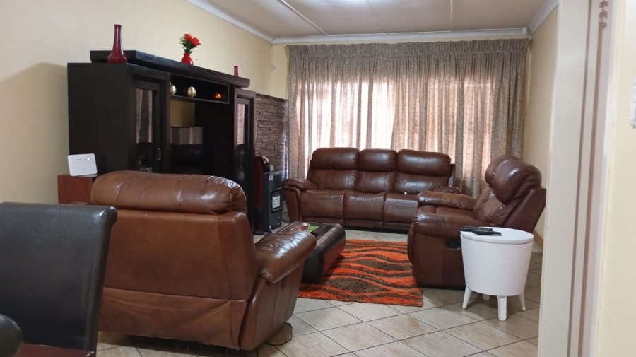 To Let 5 Bedroom Property for Rent in Generaal De Wet Free State